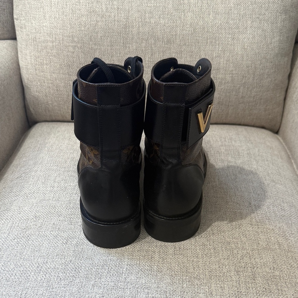 Louis Vuitton Calfskin Monogram Wonderland Flat Ranger Boots 39.5 - Picture 5 of 9